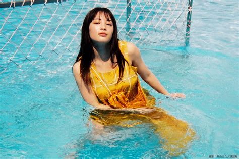 広瀬 すず 写真 集 最新|楽天ブックス: 広瀬すず 10周年記念写真集 レジャー・トレ .